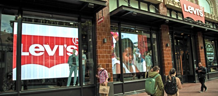 Reflect and PixelFLEX display at Levi's store